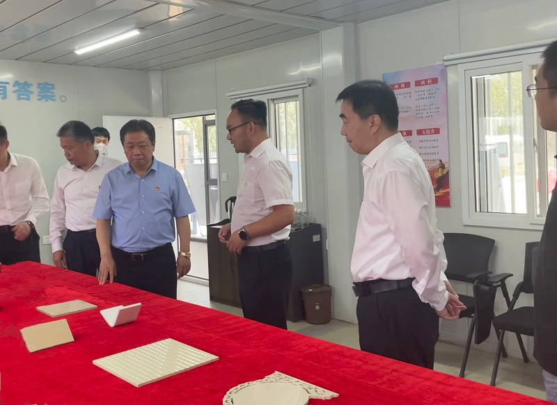 省人大常委會(huì)副主任、渭南市委書(shū)記樊維斌一行到龍門(mén)綠碳公司調(diào)研指導(dǎo)