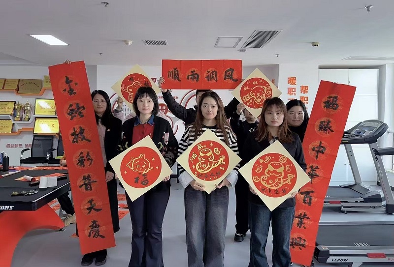 華山營(yíng)銷公司團(tuán)支部 開展“團(tuán)團(tuán)”送祝?！麓核透；顒?dòng)